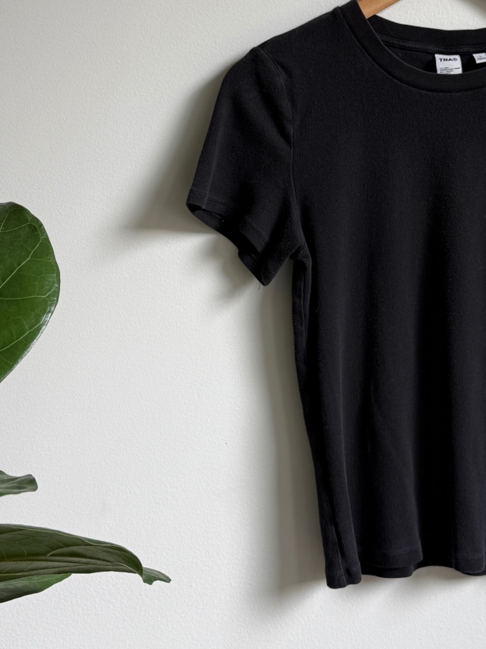Aritzia TNA Black Ribbed Fitted Tee Size L